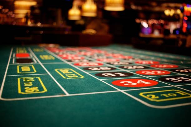 kilatbet live-dealer table on iOS showing video stream, betting interface, and chat